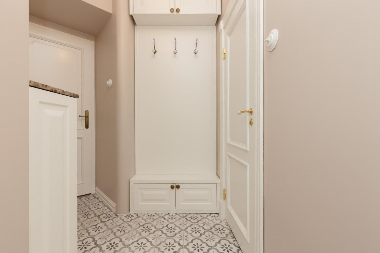Metro Rondo Onz Apartment By Noclegi Renters وارسو المظهر الخارجي الصورة